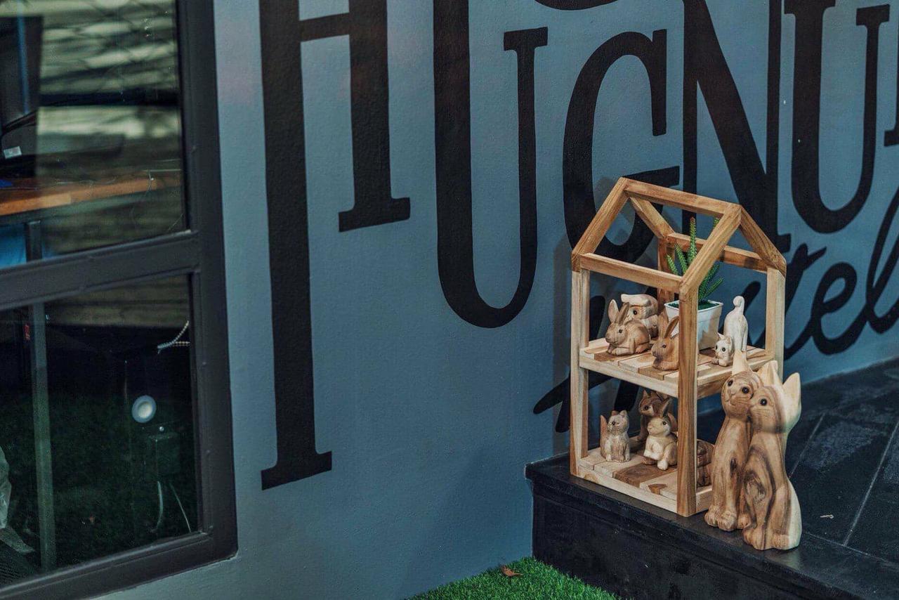Hugnur Hostel And Coffee Chiang Mai Bagian luar foto