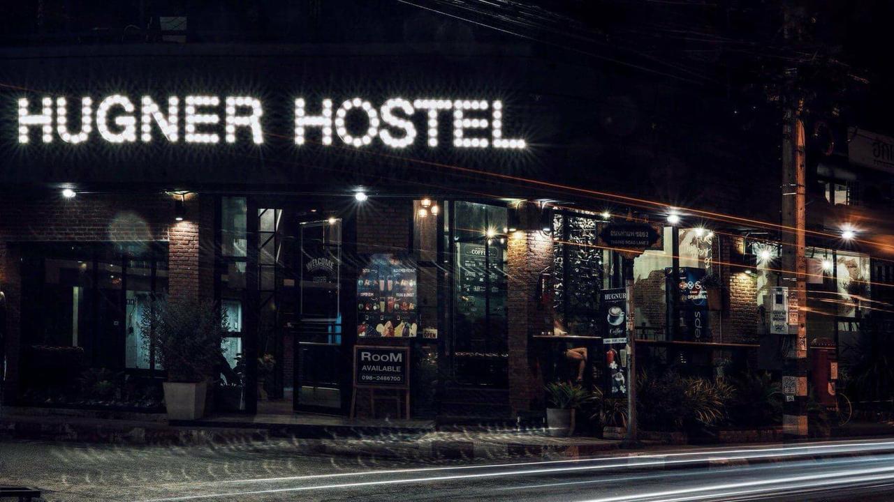 Hugnur Hostel And Coffee Chiang Mai Bagian luar foto
