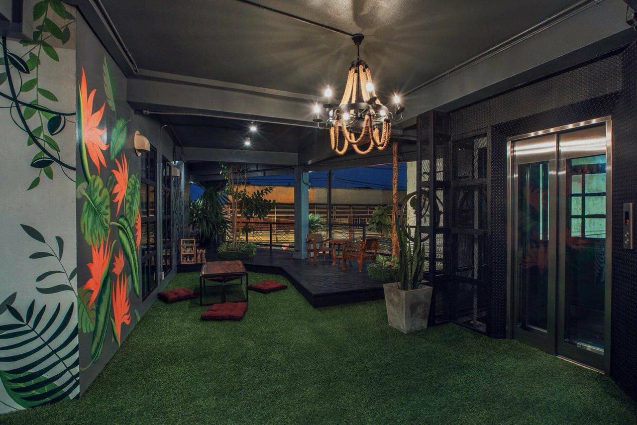 Hugnur Hostel And Coffee Chiang Mai Bagian luar foto