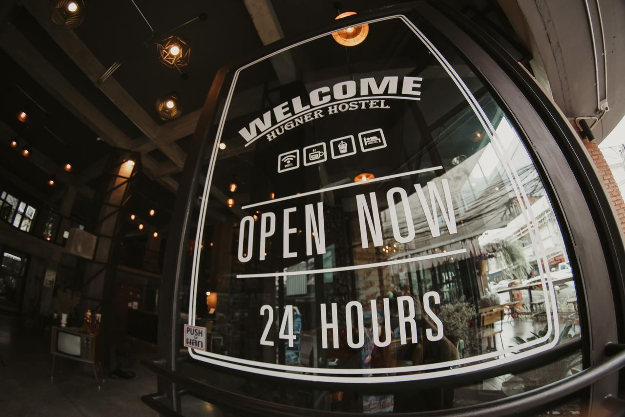 Hugnur Hostel And Coffee Chiang Mai Bagian luar foto