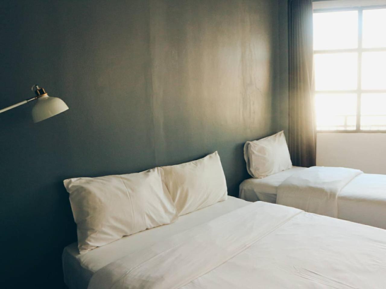 Hugnur Hostel And Coffee Chiang Mai Bagian luar foto
