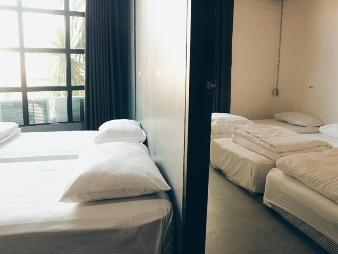 Hugnur Hostel And Coffee Chiang Mai Bagian luar foto