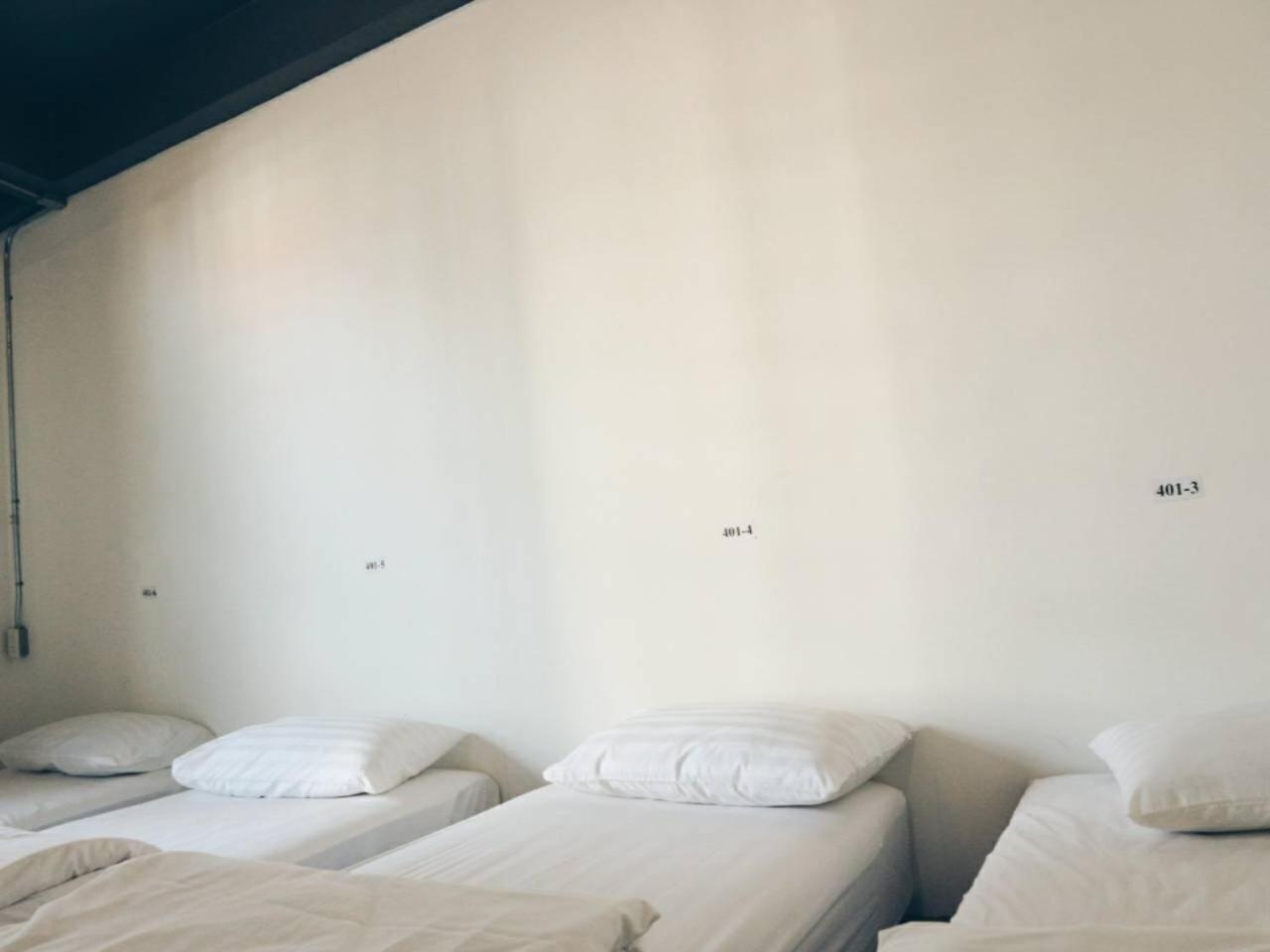 Hugnur Hostel And Coffee Chiang Mai Bagian luar foto
