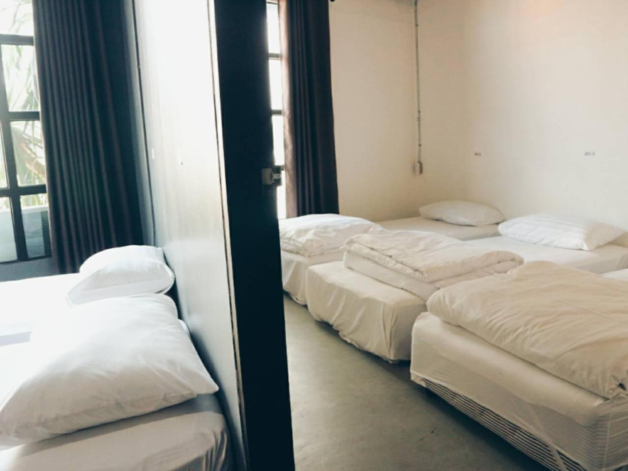 Hugnur Hostel And Coffee Chiang Mai Bagian luar foto