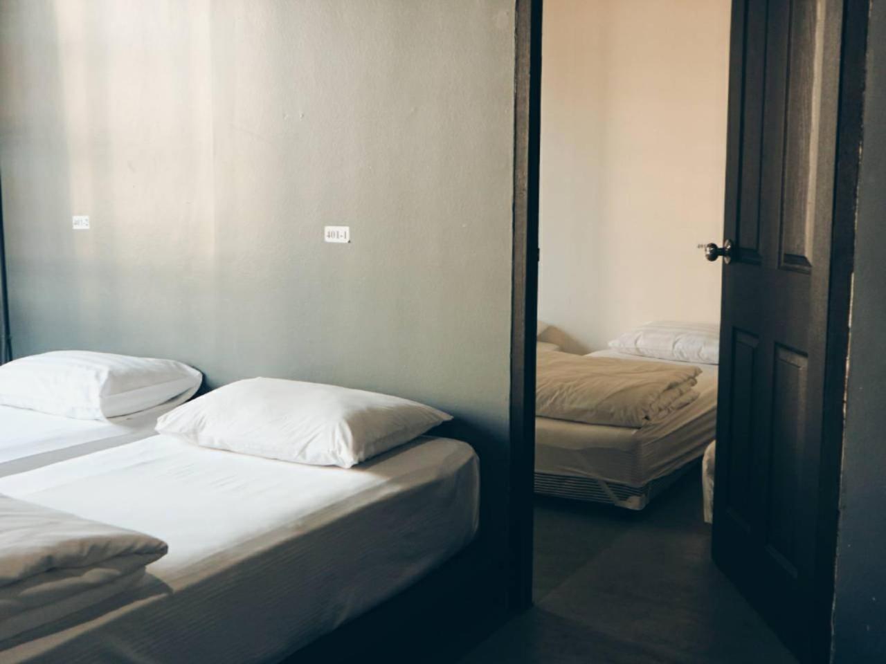 Hugnur Hostel And Coffee Chiang Mai Bagian luar foto